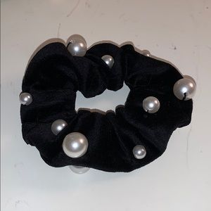 Pearl Scrunchie
